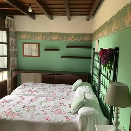 Dom wakacyjny Casa La Bolera Casa De Dos Plantas Porche Y Jardin Llanes