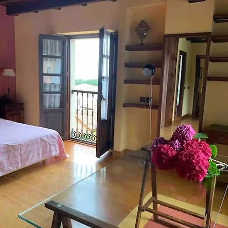 Dom wakacyjny Casa La Bolera Casa De Dos Plantas Porche Y Jardin