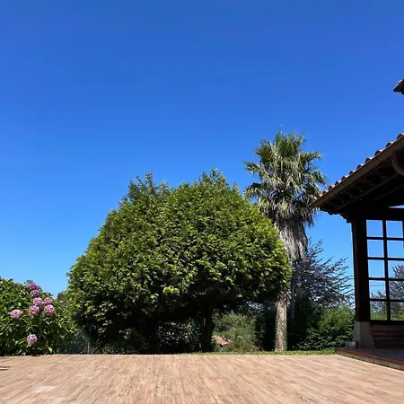 Dom wakacyjny Casa La Bolera Casa De Dos Plantas Porche Y Jardin